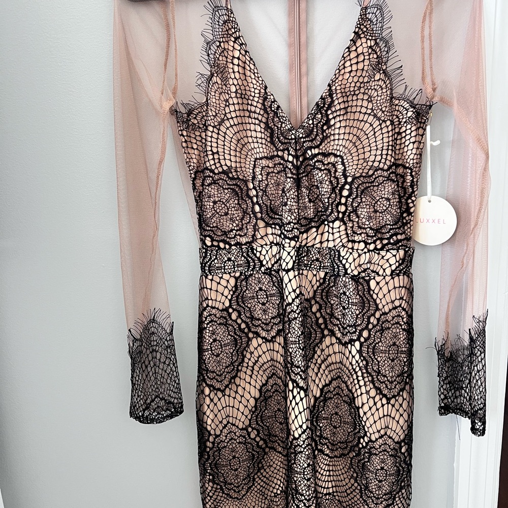 Luxell lace dress